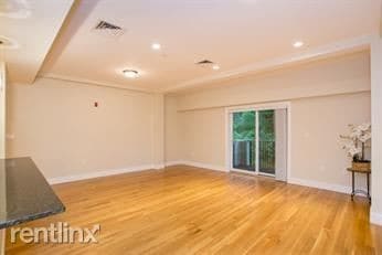 Building Photo - 2 br, 2 bath  - 321 Hammond Pond Pkwy