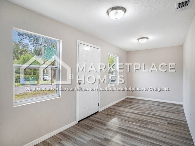 Foto del edificio - 8308 N 12th St