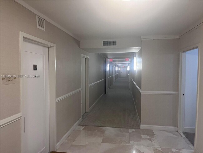 Foto del edificio - 5750 Collins Ave