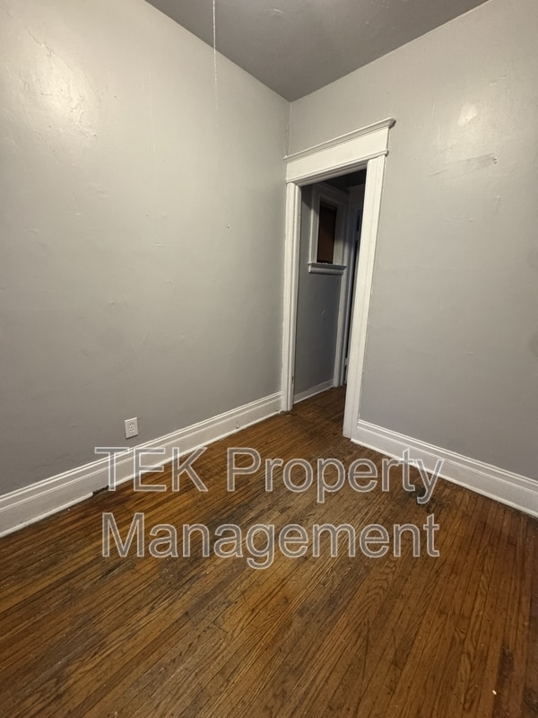 Building Photo - 202 4th St