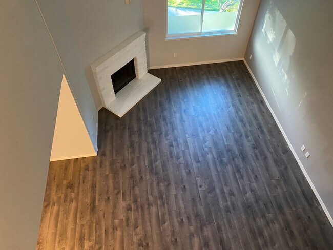 Building Photo - 3 Bedroom Pleasant Hill Condo