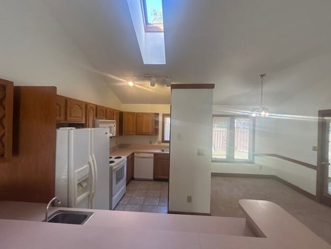 Building Photo - 2 Bedroom 2 Bath town home COMING SOON!!!!