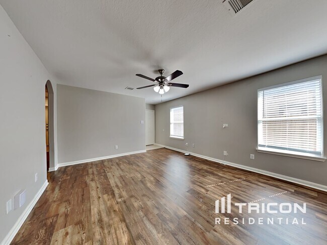 Foto del edificio - 8122 Hall View Dr