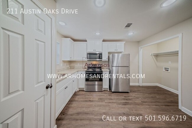 Building Photo - 211 Austin Oaks Dr