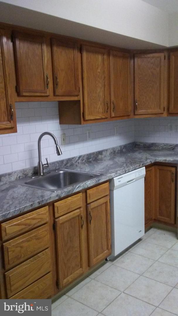 12 Woodbrook Dr, Mantua Township, NJ 08051 Condo for Rent in Mantua