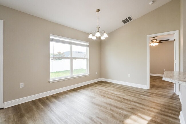 Building Photo - 7636 Sloewood Dr