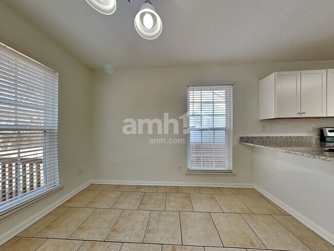 Foto del edificio - 8616 Warwick Crest Ln