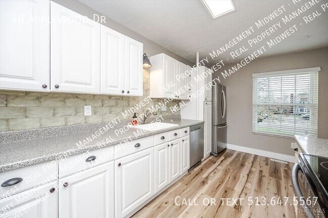 Foto del edificio - 48 Applewood Dr