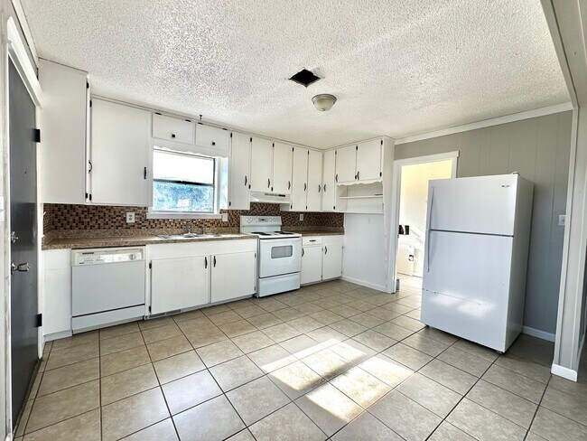 Foto del edificio - 3 bed 1 1/2 Bath House/ Braggs OK