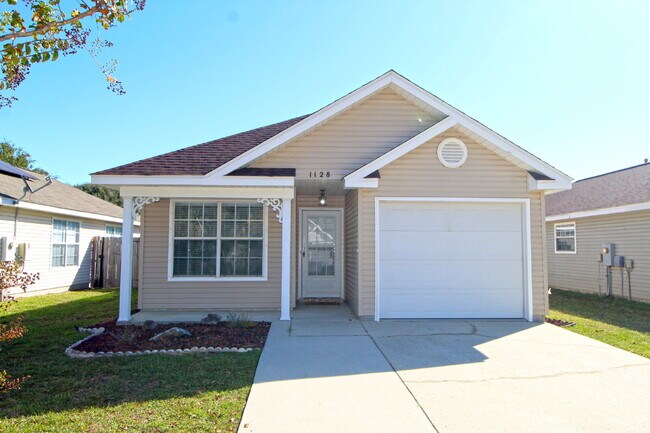 Foto del edificio - Charming 2BD/2BA Cottage in the Cottages a...