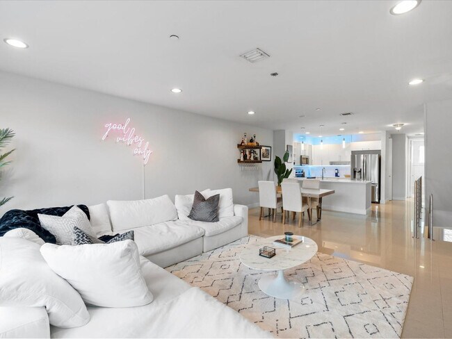 Foto del edificio - 832 NE 19th Ave