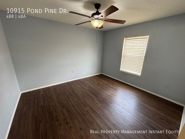 Foto del edificio - 10915 Pond Pine Dr