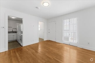 Building Photo - 378 1/2 Columbia Ave