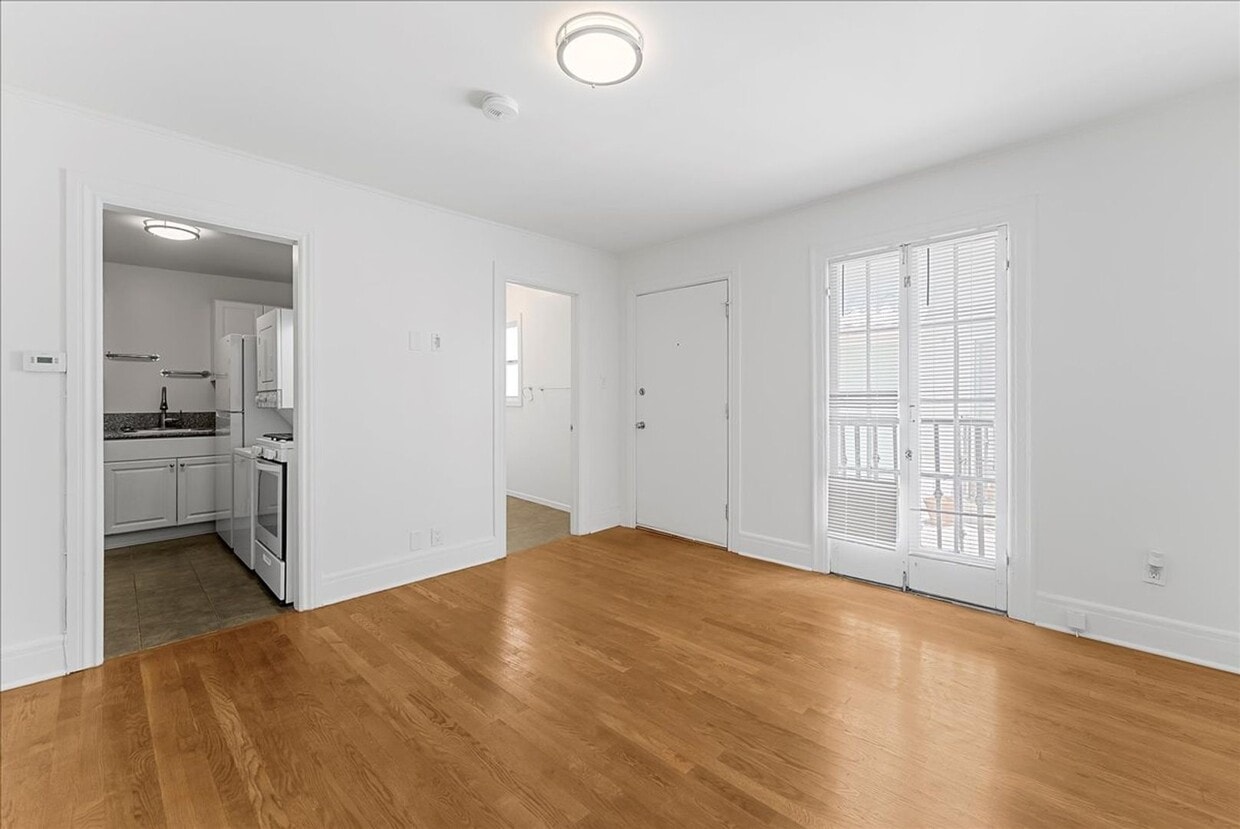 Photo - 320 Columbia Ave 1/4-324