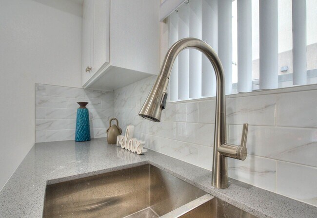 Foto del edificio - Luxury 4 Bed Townhomes in NoHo!
