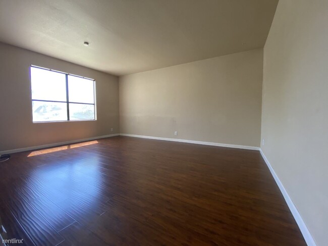 Building Photo - 3 br, 2 bath Townhome - 888 West Summit Place
