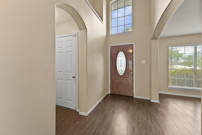 Foto del edificio - 8342 Loetsch Ridge Way
