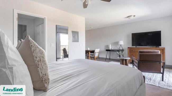 Building Photo - 2305 Aaron St