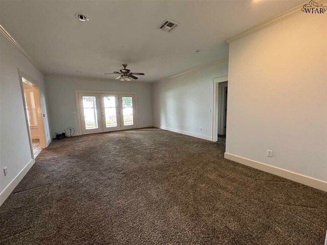 Building Photo - 609 Shoreline Dr