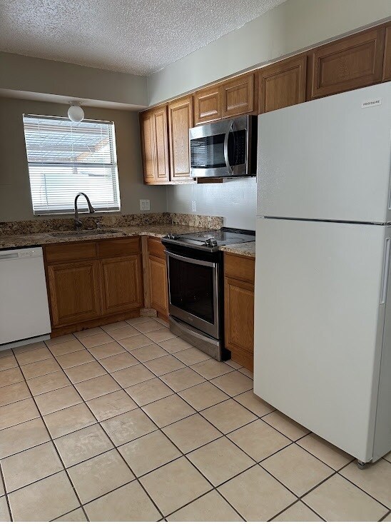 Building Photo - 2826 Green Acres Ave