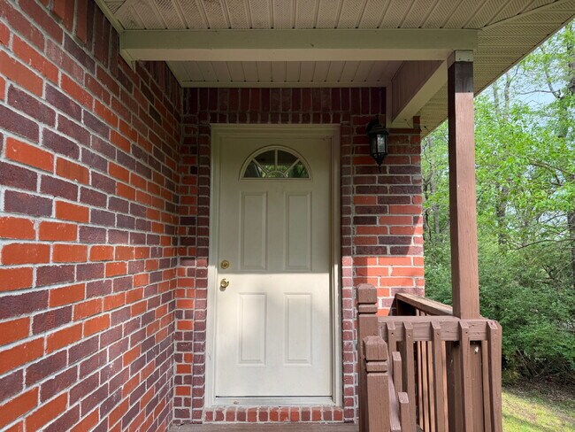 Foto del edificio - Modern, Low Maintenance Townhome in a Prime Fayetteville Location