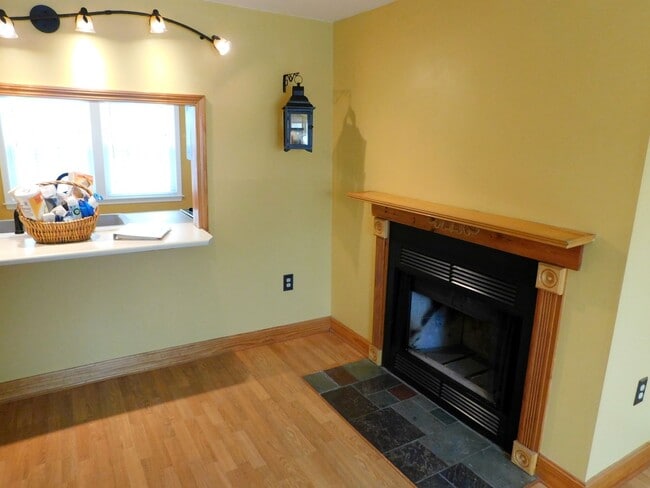 Building Photo - 3 Floor Condo Located In Country Setting -...