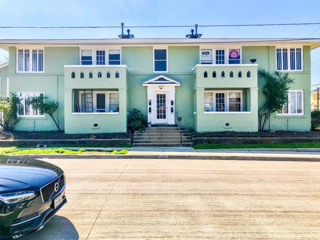 Primary Photo - Leuda-May Apartments