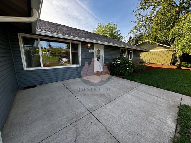 Building Photo - Adorable South Salem Home