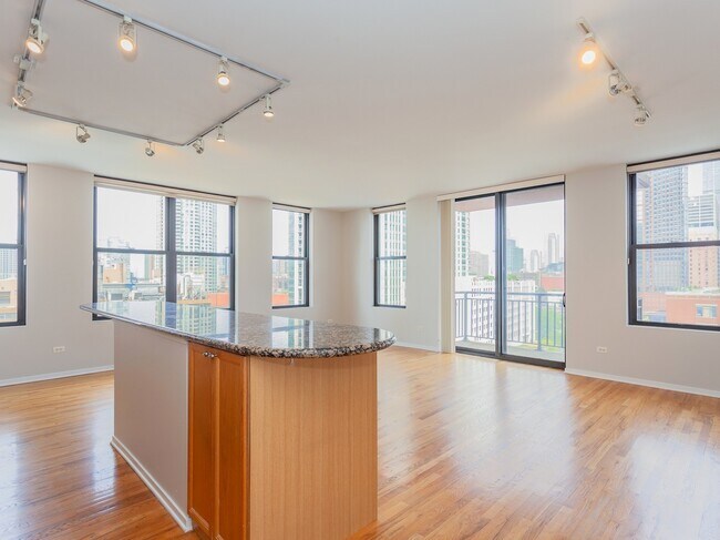 Foto del edificio - 330 N Jefferson St