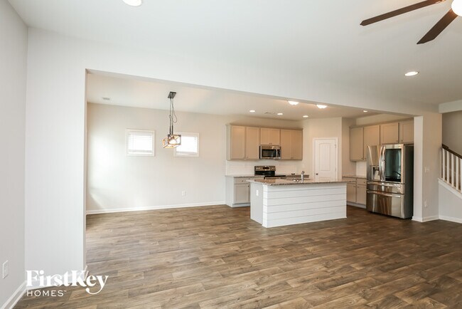 Building Photo - 45 Farm Lakeside Dr