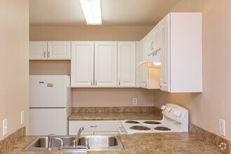 1 BR, 1 BA - 644 SF - Park Regency