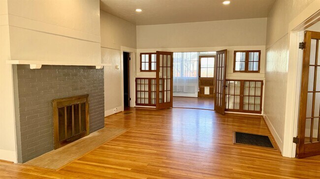 Foto del edificio - 130 E Malone St