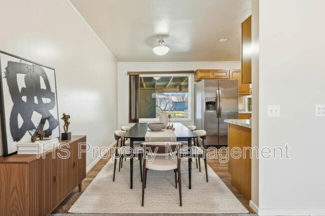 Building Photo - 1107 Thayer Dr