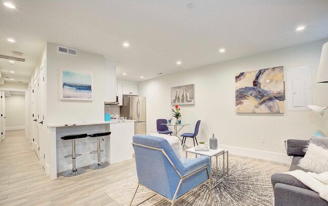Foto del edificio - Newly Renovated 2 BR/1 BA Apartment in Par...