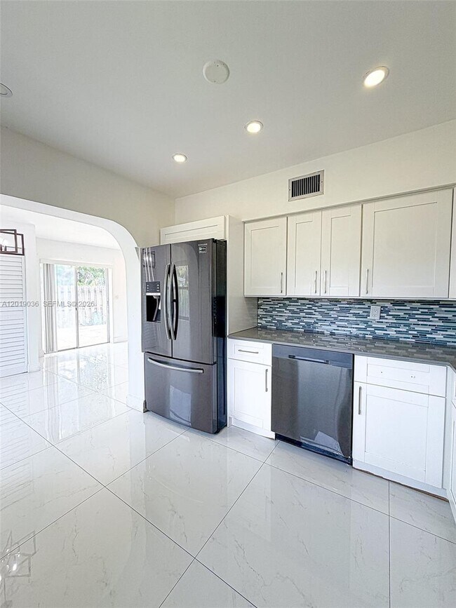 Foto del edificio - 240 NW 36th St