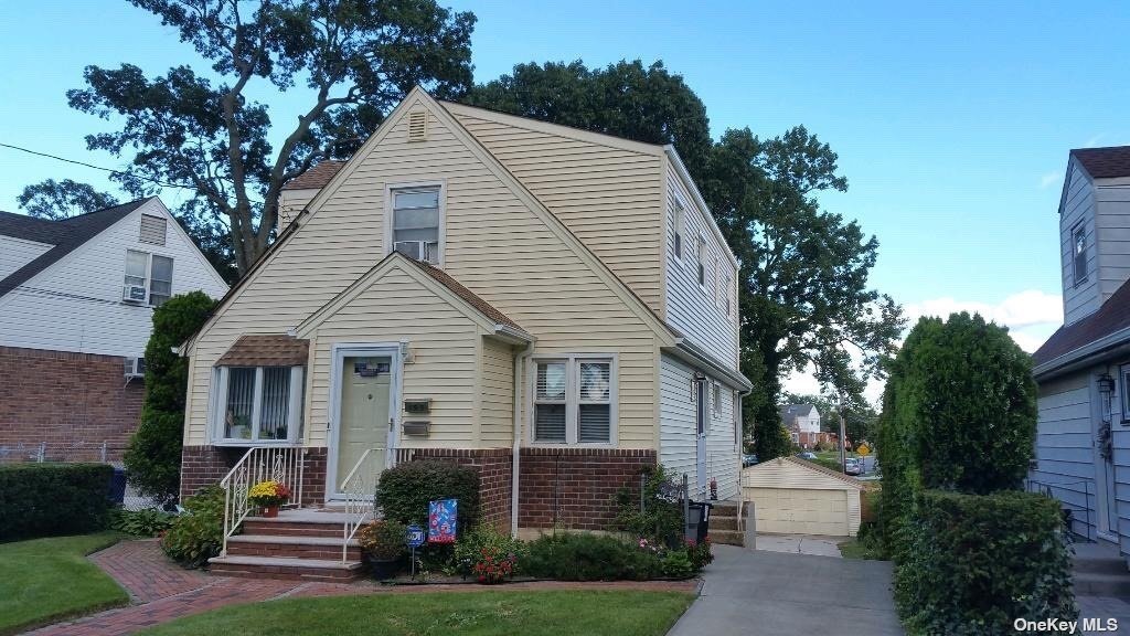 Primary Photo - 193 Lyon St