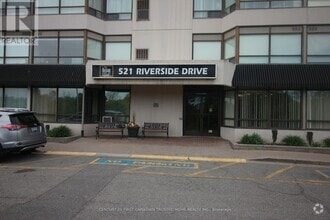 Building Photo - 521-521 Riverside Dr