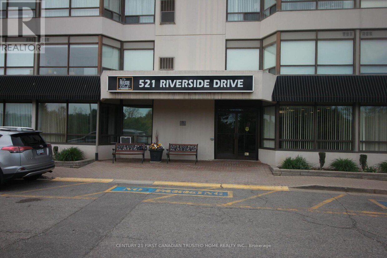 Photo principale - 521-521 Riverside Dr