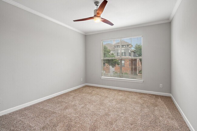 Building Photo - 2901 E Mayfield Rd
