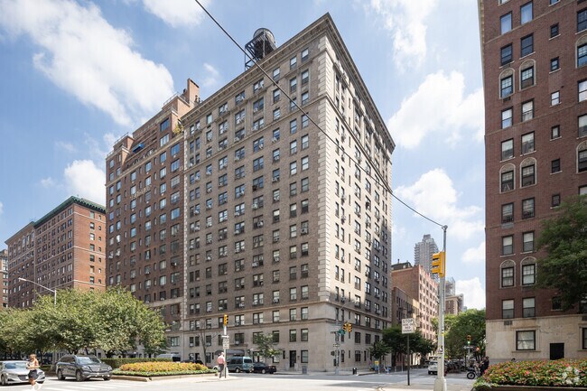 Building Photo - 1085 Park Ave