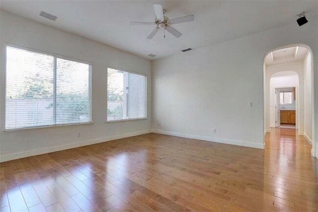 Building Photo - 807 Morningside Dr
