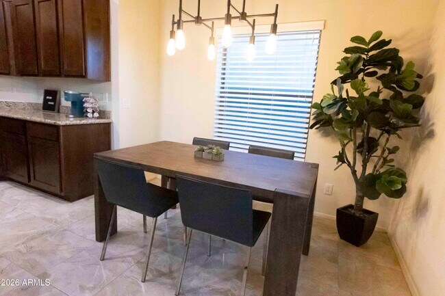 Foto del edificio - 3113 E Danbury Rd
