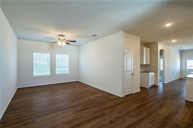 Building Photo - 612 Lt. Rusty