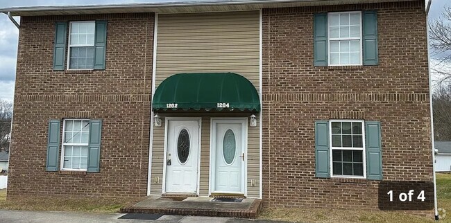 Building Photo - 1202 Deer Ln