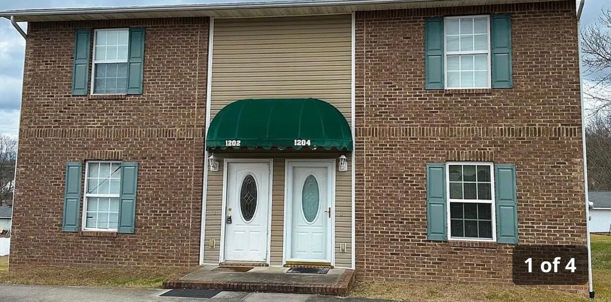 Primary Photo - 1202 Deer Ln