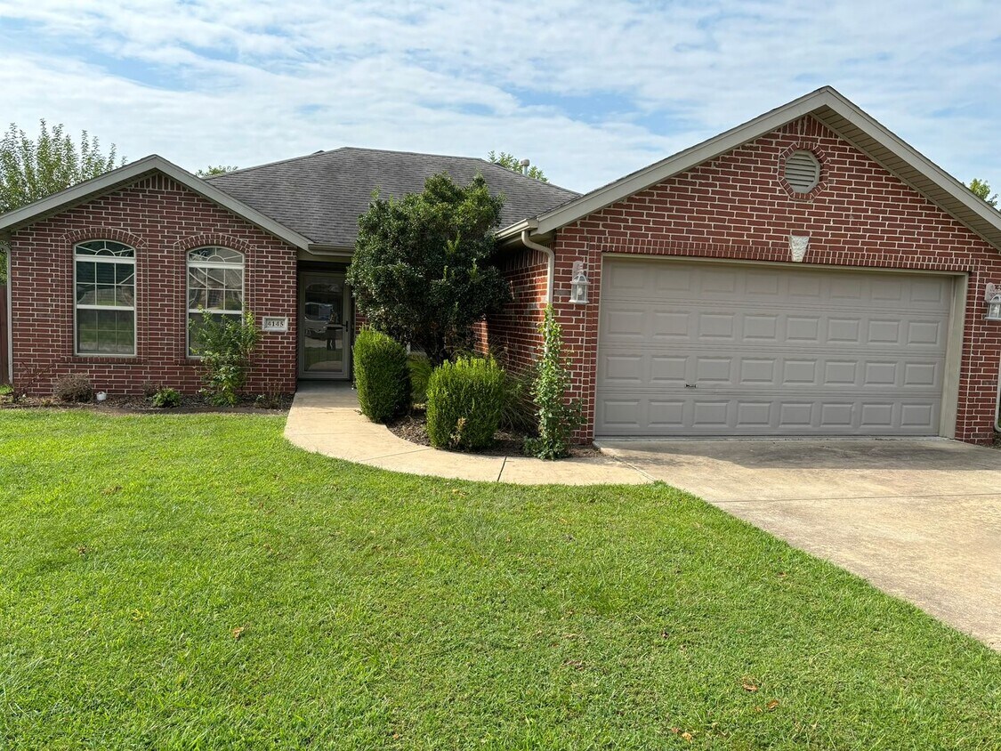 Primary Photo - Clabber Creek Subdivision!! Worry Free Law...
