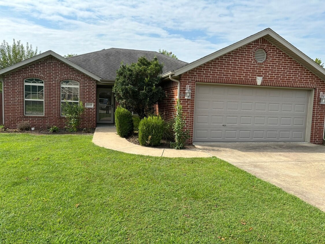 Clabber Creek Subdivision!! Worry Free Law... - Clabber Creek Subdivision!! Worry Free Law...