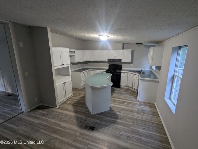 Foto del edificio - 7682 Edwards Place Rd E