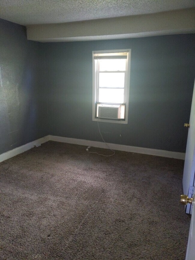 Building Photo - 4420 Paseo Blvd Kansas City, MO 64110-1804