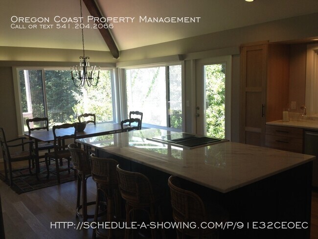 Building Photo - Golf Course frontage in Salishan!